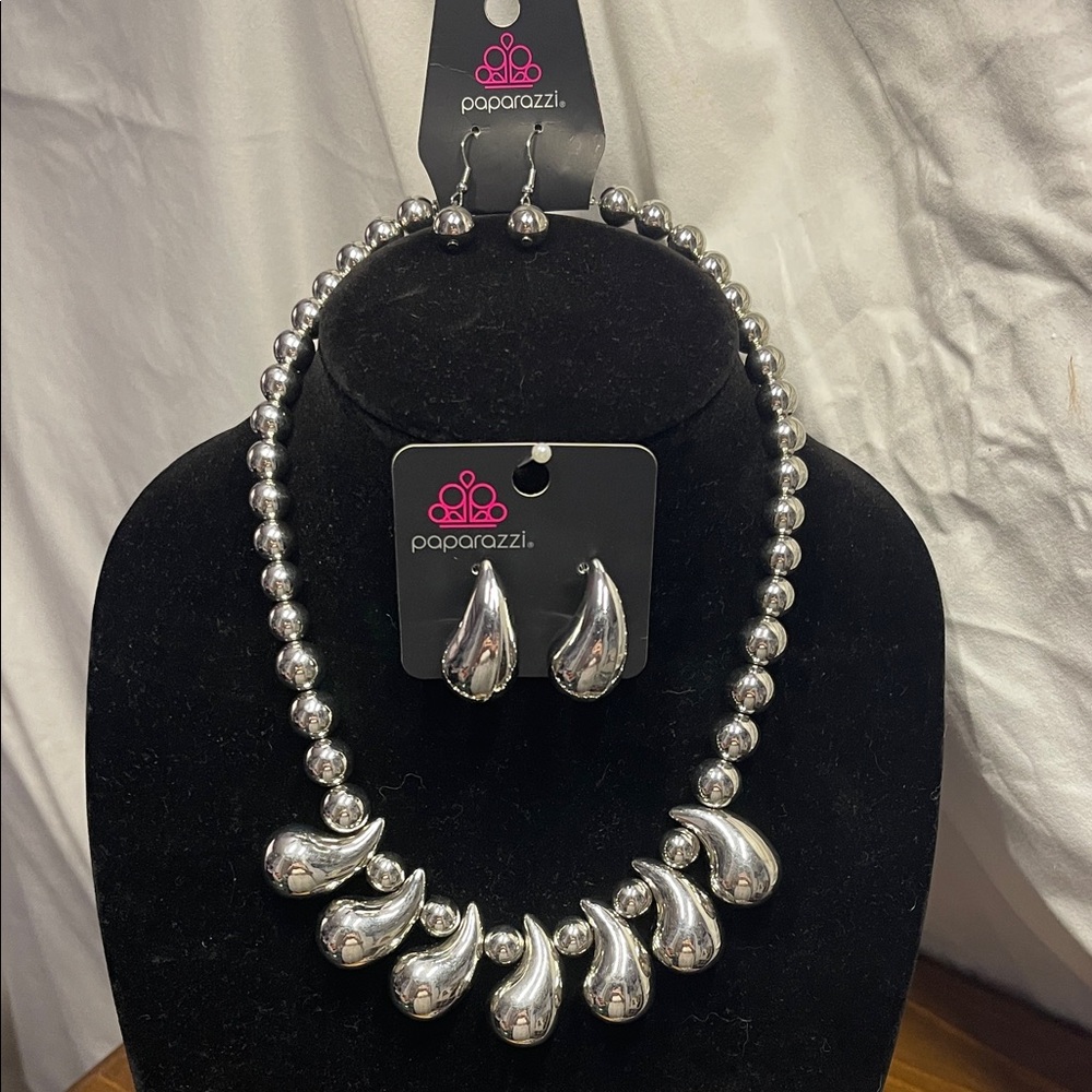Paparazzi Silver Necklace and Earring Set